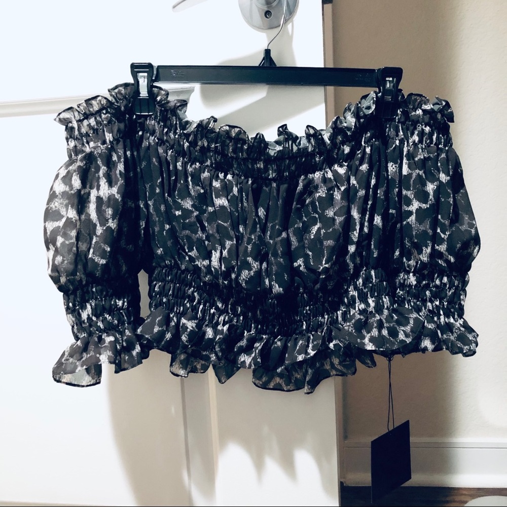 NORMA KAMALI | Gathered Off TheShoulder Cheetah Short Sleeve Midriff Top